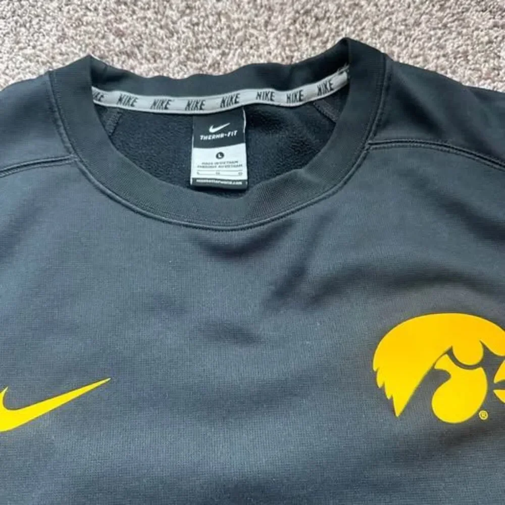 Nike Therma-FIT Iowa Hawkeyes Crewneck Sweatshirt - Size Large
